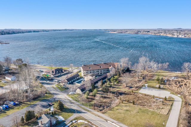 1198 S Lake Street 101, Whitehall City, MI 49461