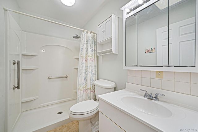231 Blackpool Court, Ridge, NY 11961