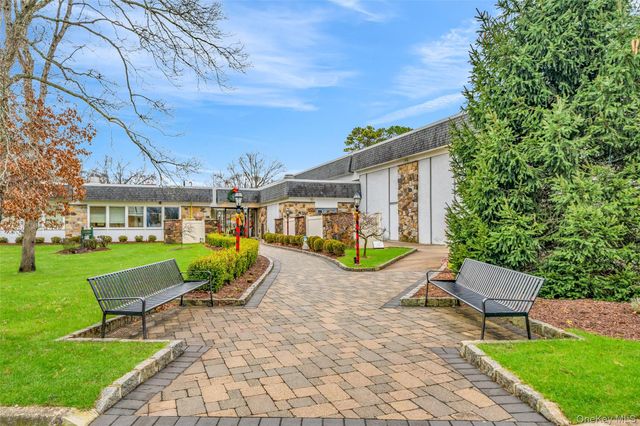 231 Blackpool Court, Ridge, NY 11961