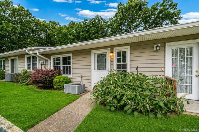 231 Blackpool Court, Ridge, NY 11961