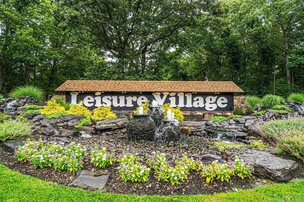 231 Blackpool Court, Ridge, NY 11961