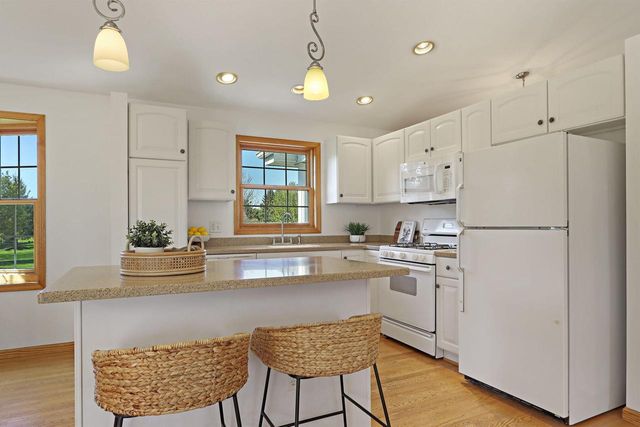 2144 Blue Heron DRIVE, Delavan, WI 53115