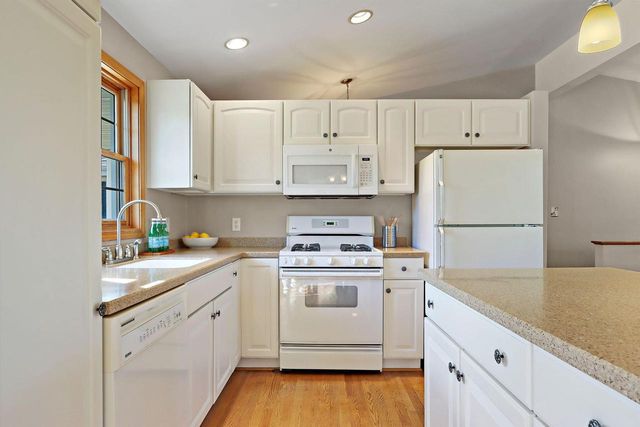 2144 Blue Heron DRIVE, Delavan, WI 53115