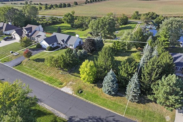 2144 Blue Heron DRIVE, Delavan, WI 53115