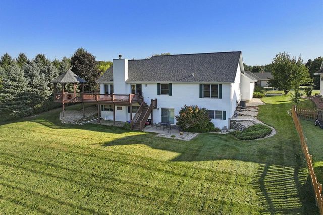 2144 Blue Heron DRIVE, Delavan, WI 53115