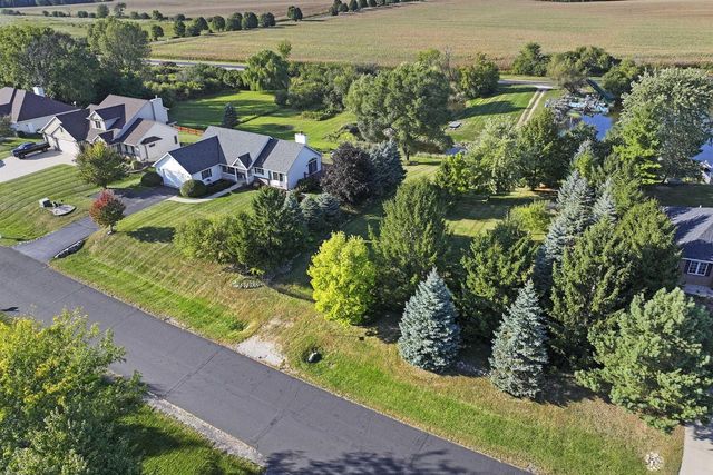 2144 Blue Heron DRIVE, Delavan, WI 53115