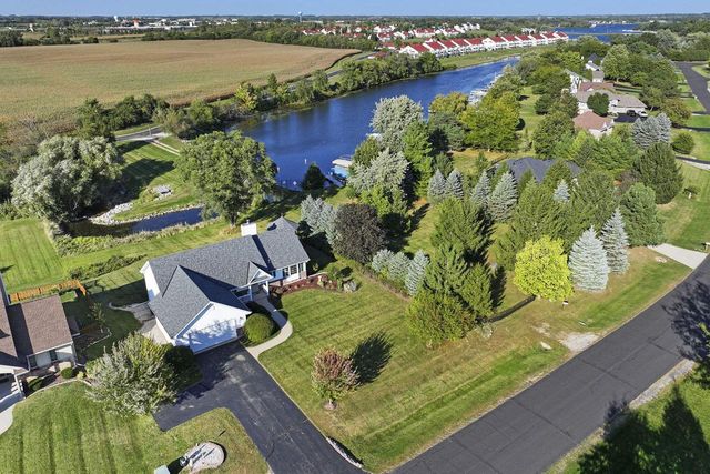 2144 Blue Heron DRIVE, Delavan, WI 53115