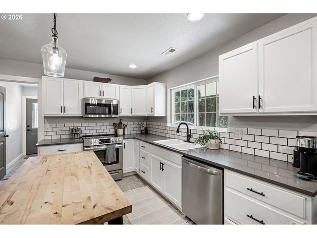 95069 TOFTDAHL Rd, Junction City, OR 97448