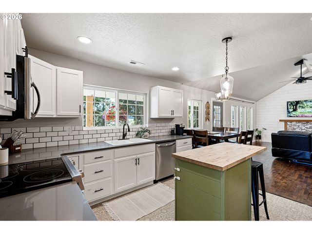 95069 TOFTDAHL Rd, Junction City, OR 97448