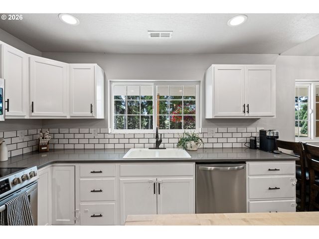 95069 TOFTDAHL Rd, Junction City, OR 97448