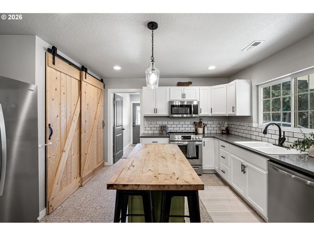 95069 TOFTDAHL Rd, Junction City, OR 97448