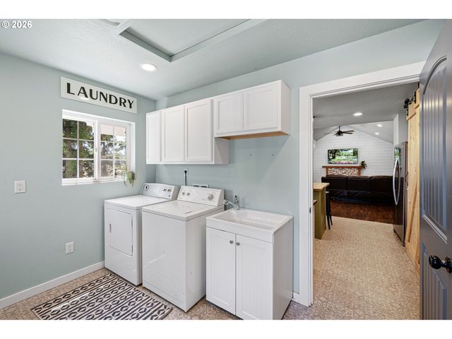 95069 TOFTDAHL Rd, Junction City, OR 97448