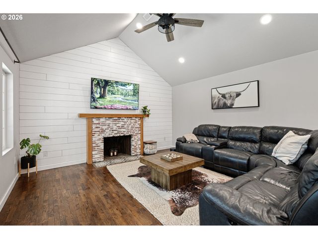 95069 TOFTDAHL Rd, Junction City, OR 97448