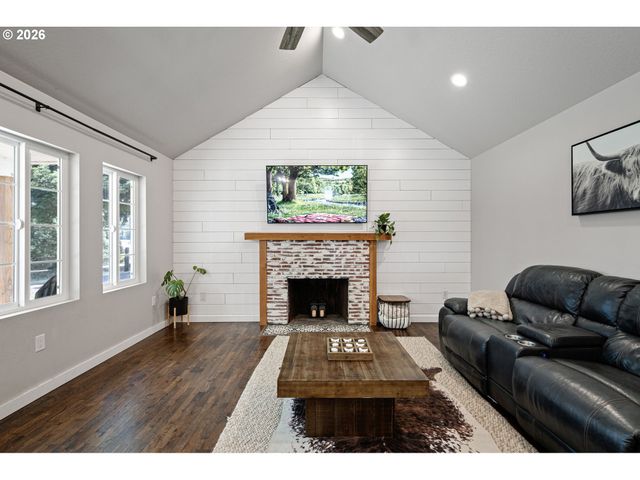 95069 TOFTDAHL Rd, Junction City, OR 97448