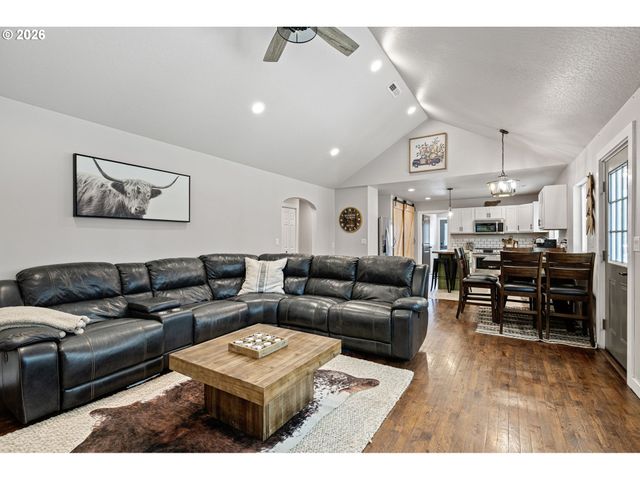 95069 TOFTDAHL Rd, Junction City, OR 97448