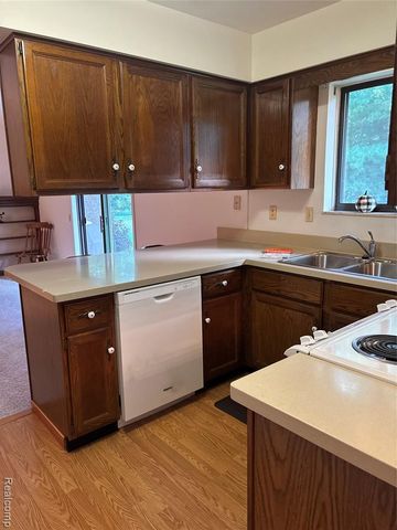 9351 Park Pl, Swartz Creek, MI 48473