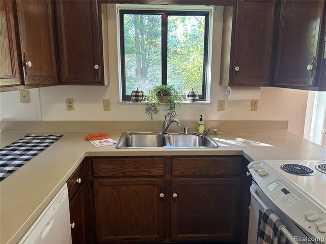 9351 Park Pl, Swartz Creek, MI 48473