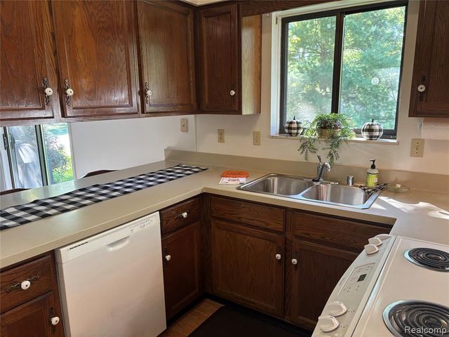 9351 Park Pl, Swartz Creek, MI 48473