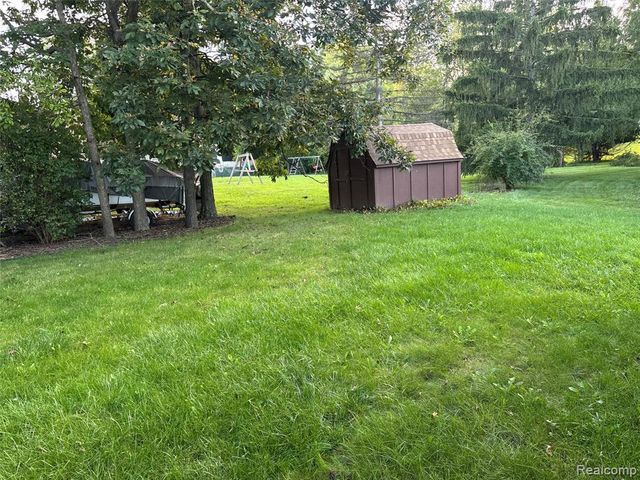 9351 Park Pl, Swartz Creek, MI 48473
