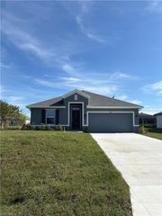 2605 NE 1st PL, Cape Coral, FL 33909