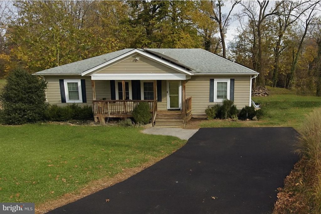 13 S HUGHES ST, Hamilton, VA 20158