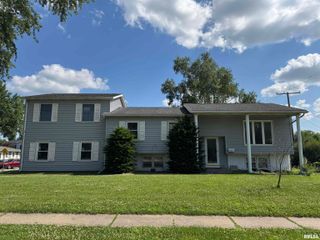2107 TANGLEFOOT Lane, Bettendorf, IA 52722