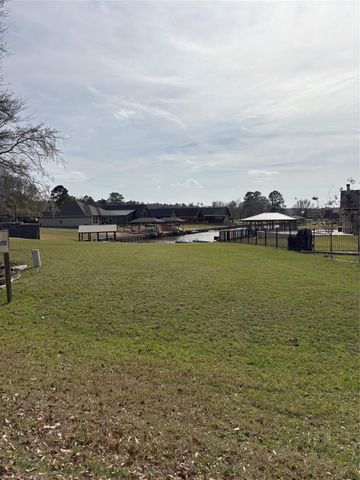 114 Wildwood Lake Drive N, Huntsville, TX 77340