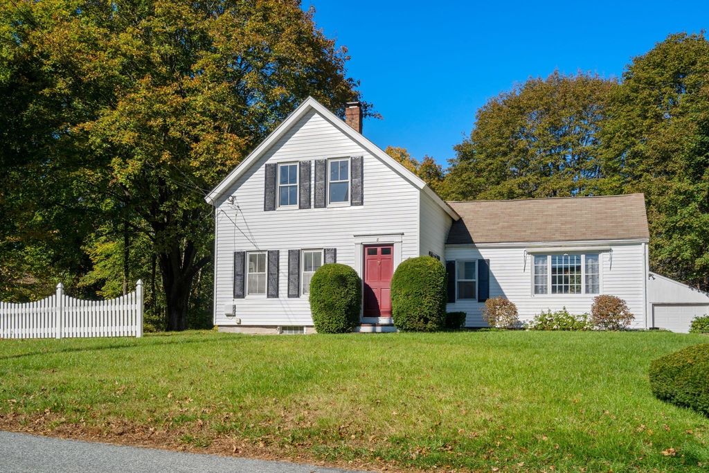 8 Summer Street, Medfield, MA 02052