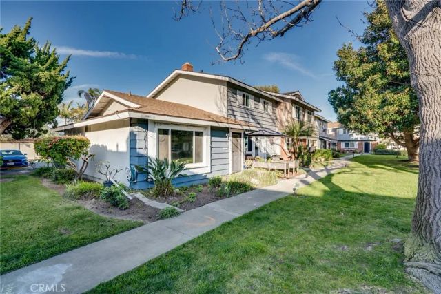 10122 Hull Drive, Huntington Beach, CA 92646