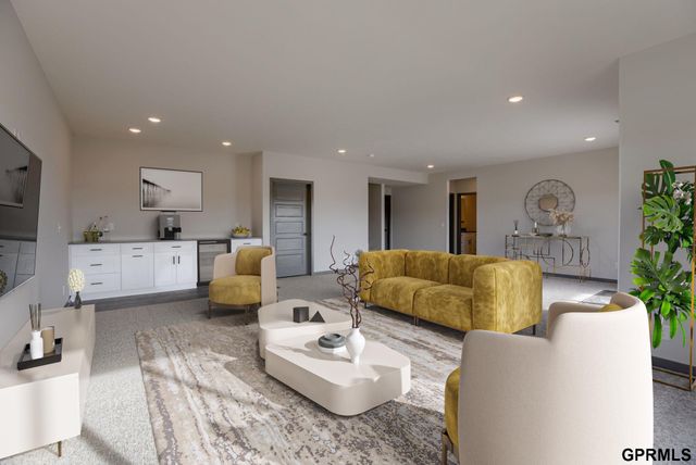 18467 Greenleaf Street, Omaha, NE 68136