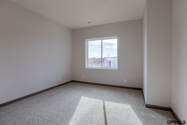 18467 Greenleaf Street, Omaha, NE 68136