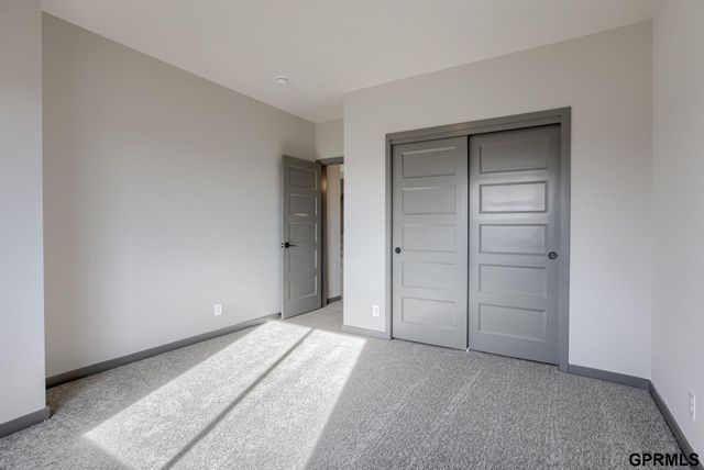 18467 Greenleaf Street, Omaha, NE 68136