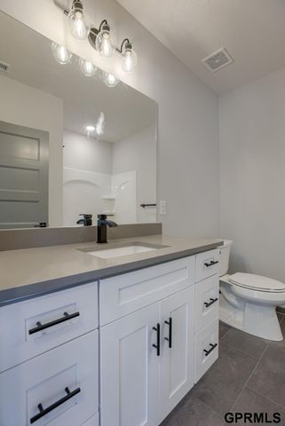 18467 Greenleaf Street, Omaha, NE 68136