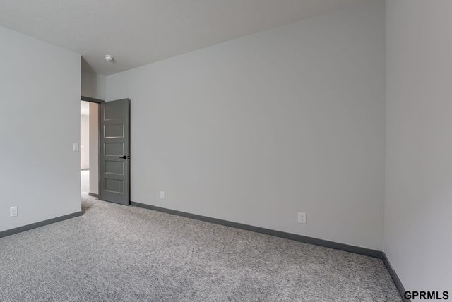 18467 Greenleaf Street, Omaha, NE 68136