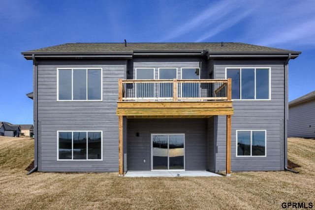 18467 Greenleaf Street, Omaha, NE 68136