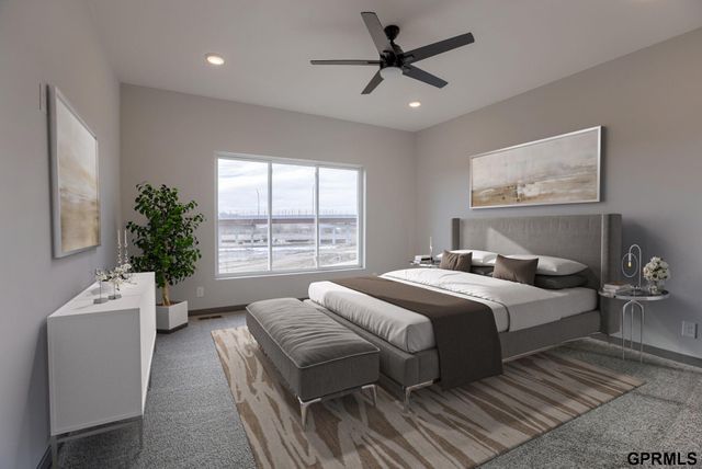 18467 Greenleaf Street, Omaha, NE 68136