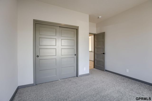 18467 Greenleaf Street, Omaha, NE 68136