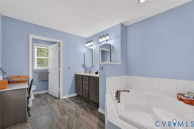 275 Roper Dr, Bowling Green, VA 22427