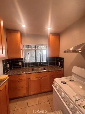 21815 Parker Place, Canoga Park, CA 91304