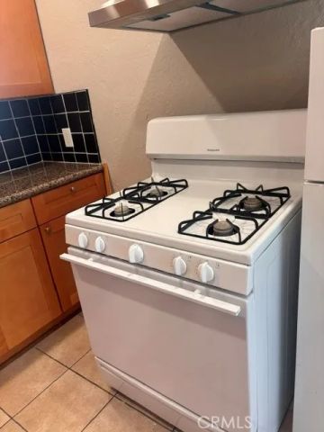 21815 Parker Place, Canoga Park, CA 91304