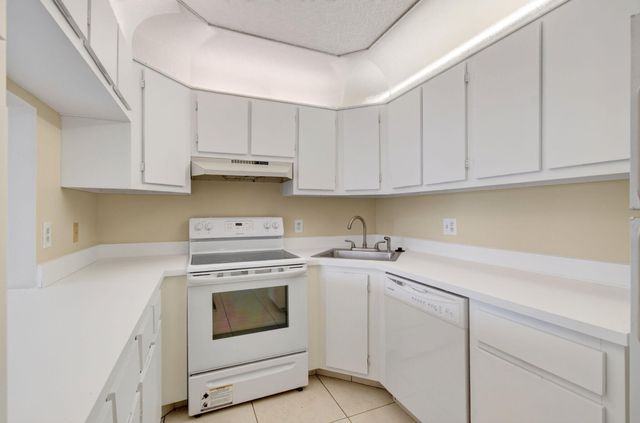 1010 Green Pine Boulevard F2, West Palm Beach, FL 33409