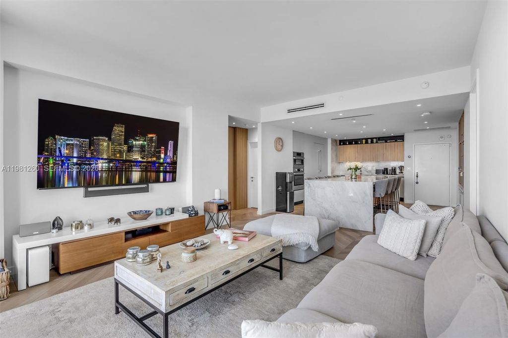 Image 8 of property listing at 151 Crandon Blvd 1035, Key Biscayne, FL 33149