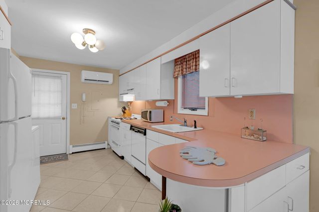 4 Brunswick Place, Point Pleasant Beach, NJ 08742