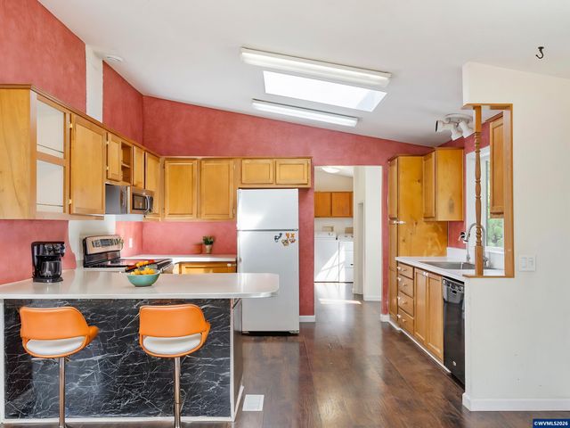 1544 Woodland Av, Woodburn, OR 97071