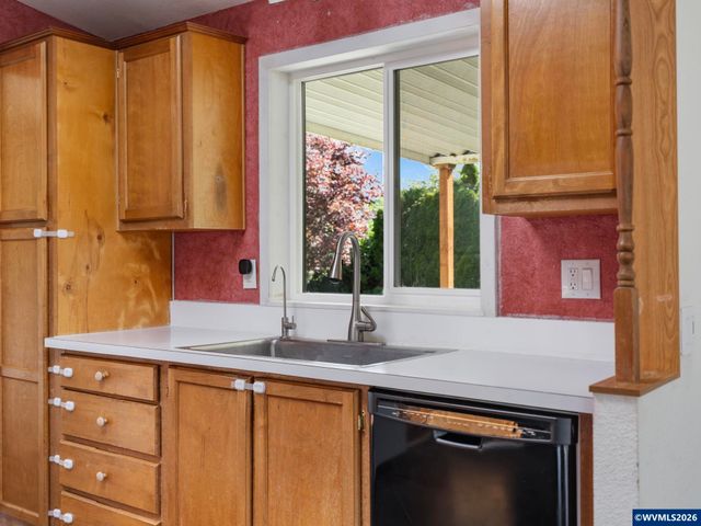 1544 Woodland Av, Woodburn, OR 97071