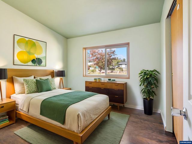 1544 Woodland Av, Woodburn, OR 97071