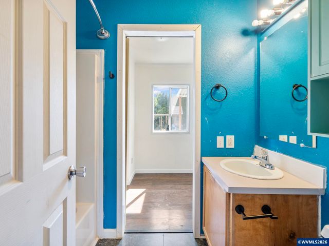 1544 Woodland Av, Woodburn, OR 97071