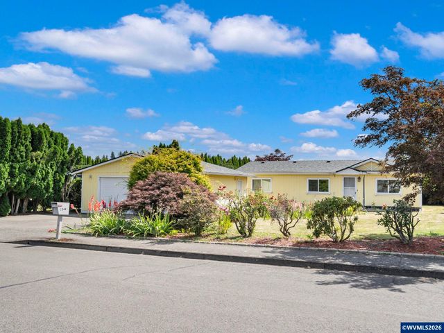 1544 Woodland Av, Woodburn, OR 97071