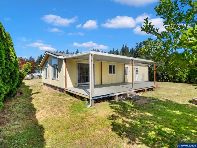 1544 Woodland Av, Woodburn, OR 97071