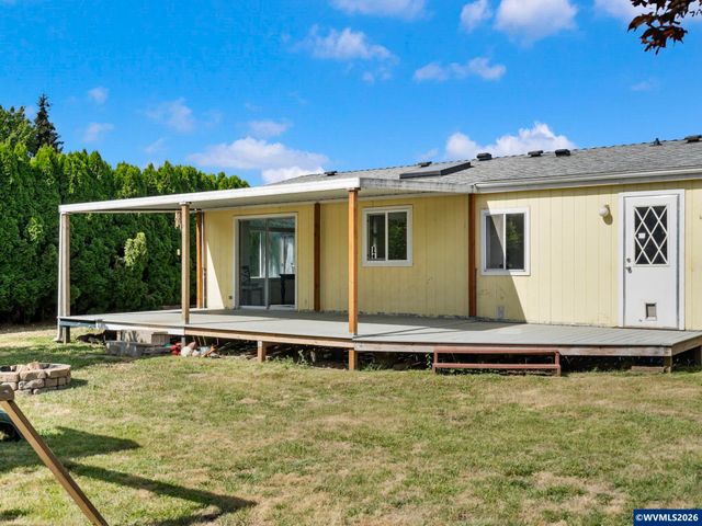 1544 Woodland Av, Woodburn, OR 97071